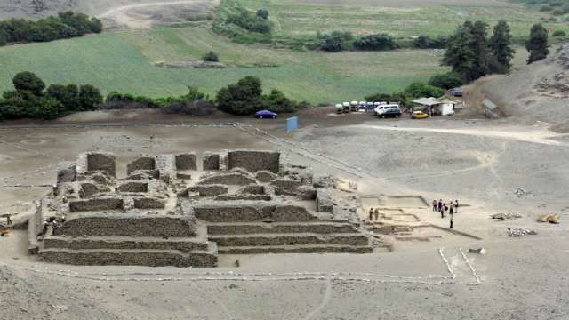 TEMPLE OF FIRE. An ancient temple believed to be about 5,000 years old was discovered at the archaeological site of El Paraiso, some 40 km northeast of Lima. If the date is confirmed, it would be among the oldest sites in the world. Photo by AFP