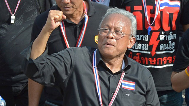 'NO BARGAINING'. In his meeting with Thailand PM Yingluck Shinawatra, protest leader Suthep Thaugsuban said that the only solution is "to hand over power to the people." Photo by Pornchai Kittiwongsakul / AFP
