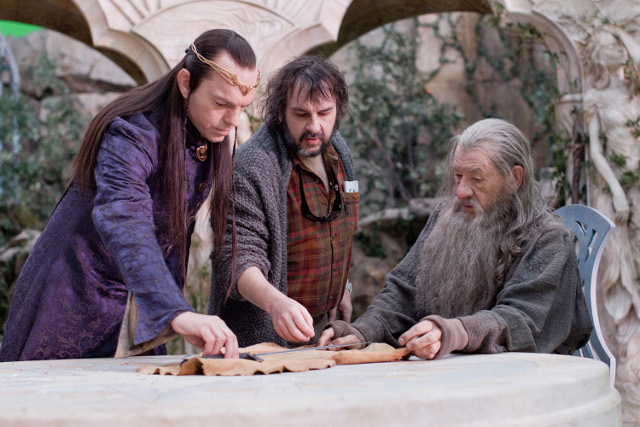 Hugo Weaving (Elrond), Director Peter Jackson and Ian McKellen (Gandalf), contemplate a cursed sword