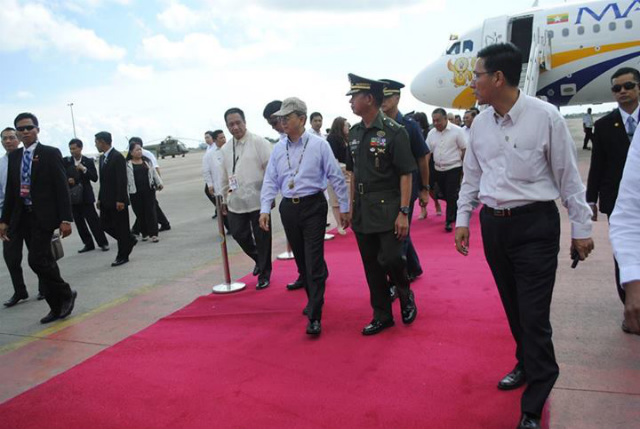 VISITING CEBU. Myanmar President U Thein Sein arrives in Cebu on Friday, Dec 6, 2013, to show support for relief efforts. Photo courtesy of AFP Central Command