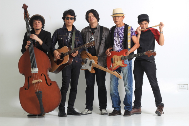 ROCK-AND-ROLLERS. The Oktaves’ (from left) Ivan Garcia, Ely Buendia, Chris Padilla, Nitoy Adriano, and Bobby Padilla