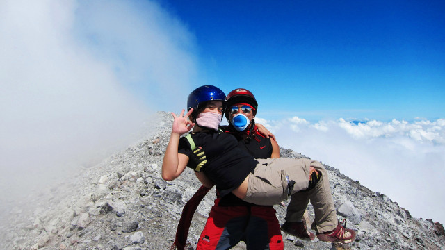 LOVE LIFTS YOU UP. Gregg Yan and Mo Francisco on the summit of Mt. Mayon. All photos courtesy of Gregg Yan