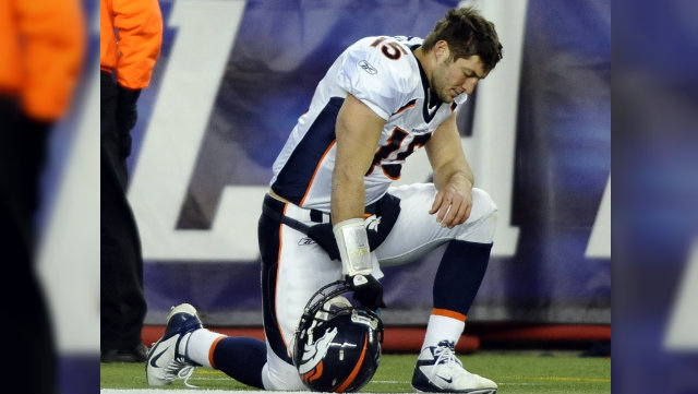 TEBOWING. Tim Tebows prays along sideline. Photo by CJ Gunther/EPA