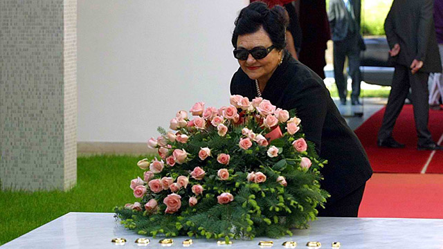 VISIT. Jovanka Broz, widow of former Yugoslav leader Josip Broz Tito, visits her husband's grave during Tito's 20th death anniversary on May 4, 2000. Srdjan Suki/EPA