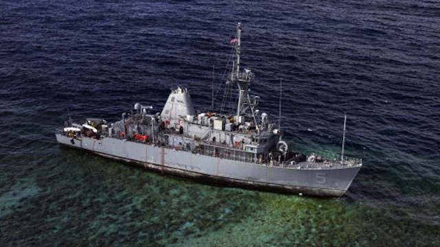 WAITING TO BE DISMANTLED. The mine countermeasures ship USS Guardian sits aground Tuesday, January 22, 2013 on the Tubbataha Reef in the Sulu Sea, where it ran aground on January 17th. AFP PHOTO / US NAVY