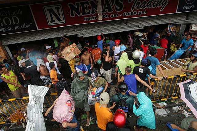 LOOTING IN TACLOBAN. Some survivors of the onslaught of typhoon Yolanda were reported to have looted groceries for food and non-food supplies. Photo by EPA/Francis Malasig
