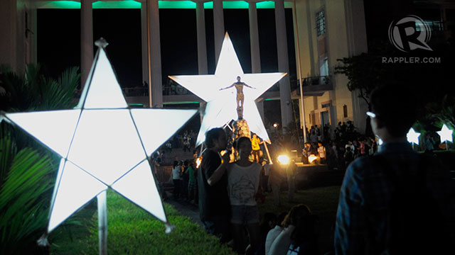 LIGHT IN DARKNESS. The Oblation is dwarfed by a giant parol at the UP Lantern Parade 2013. Photo by Rappler/Leanne Jazul