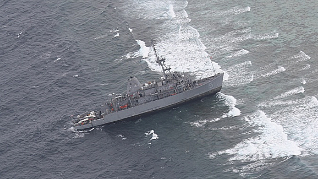 STUCK ON THE REEF. Photo of the USS Guardian stuck at the Tubbataha North Atoll taken from a Nomad plane from the Philippine Air Force on 17 January courtesy of AFP WESCOM