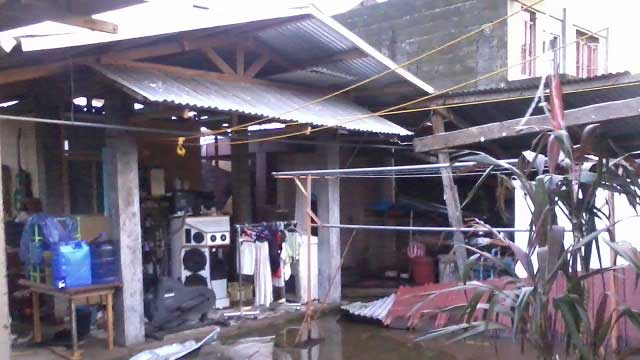 NOTHING LEFT. The view of Gerardo and Corazon's house after Yolanda. Photo by Gerardo Maglinte