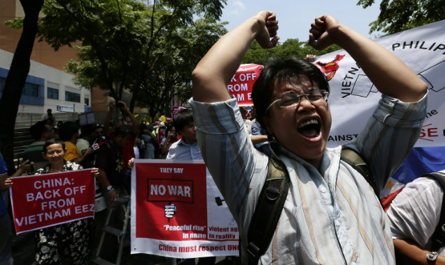 LEGAL ACTIONS SOON? A Vietnamese national shouts anti-China slogans in clenched fists during a protest outside the China consulate in Makati City on May 16, 2014. File photo by Dennis Sabangan/EPA