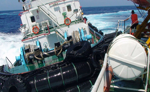 LATEST INCIDENT. This handout photo taken on June 23, 2014 and released to AFP on June 24, 2014 by Vietnam's maritime police allegedly shows a Chinese boat (left) supposedly ramming a Vietnamese vessel (right) in contested waters near China's deep sea drilling rig in the South China Sea. Photo by Vietnam's Maritime Police/AFP