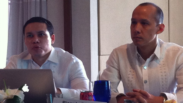 HIGH GROWTH. Vista Land CEO Manuel Paolo A. Villar (left) and CFO Ricardo B. Tan (right) meet with the press on August 15 to talk about the real estate firm's healthy 25% growth in its bottomline in the first half. Photo by Katherine Visconti