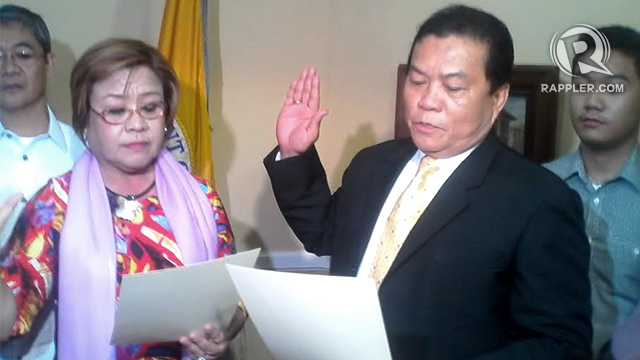 NEW NBI CHIEF. Virgilio Mendez (center) takes his oath as the new director of the National Bureau of Investigation (NBI), at the Department of Justice in Manila, 16 Jan 2014. Administering the oath is Justice Sec Leila de Lima (left). Photo by Buena Bernal/Rappler