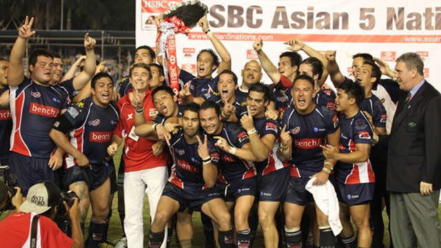 CELEBRATION. The Philippine Volcanoes celebrate their win while captain Michael Letts hoists the trophy. April 21, 2012. Adrian Portugal.