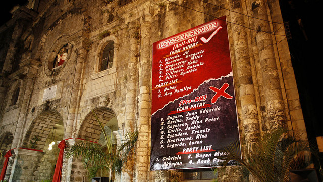 VOTE GUIDE. Bacolod church issues vote guide to Bacolodnons in time for Team PNoy's arrival in the city
