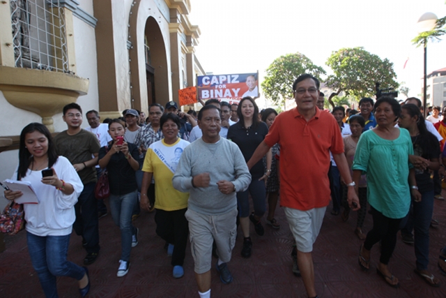 EARLIER VISIT. Vice President Binay visited Capiz with Zambales Rep Mitos Magsaysay in June 2012. The UNA sortie in Roxas’ home province this month was delayed to ensure Binay can attend the event. File photo from OVP Media 