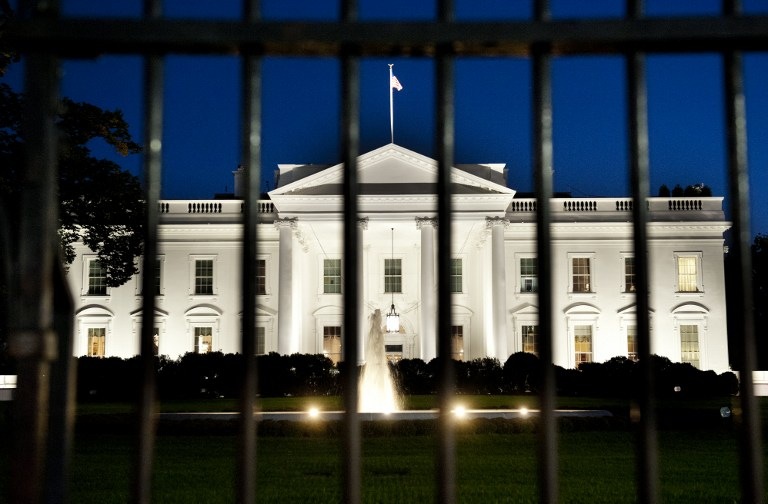 GOVERNMENT STALLED. The White House is seen at dusk in Washington, DC, September 30, 2013. AFP / Saul Loeb