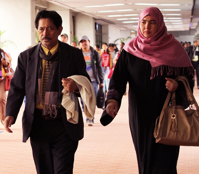 ARRIVED. MNLF Chair Nur Misuari arrives with his wife Tarhata Ibrahim Arsad on Saturday, February 9. Photo by Jedwin Llobrera