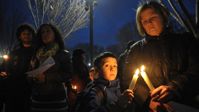 Gun control supporters take part in a candlelight vigil at Lafayette Square across from the White House on December 15, 2012 in Washington. Twenty-seven people, including the shooter, were killed on December 14 at Sandy Hook Elementary School in Newtown, Connecticut. AFP PHOTO/Mandel NGAN
