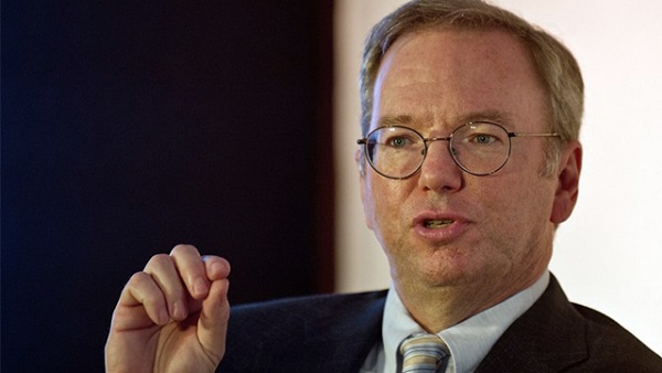 NDIA, NEW DELHI : Google Executive Chairman Eric Schmidt gestures as he addresses a gathering at the National Association of Software and Services Companies (NASSCOM) startup event in New Delhi on March 20, 2013. Schmidt is in the Indian capital to take part in the Big Tent Activate summit on March 21. AFP PHOTO/ MANAN VATSYAYANA