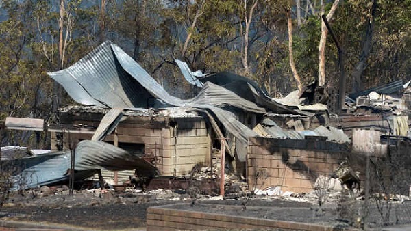 BUSHFIRE. A house destroyed by bushfires in Winmalee in Sydney's Blue Mountains on October 18, 2013. AFP PHOTO / Greg WOOD