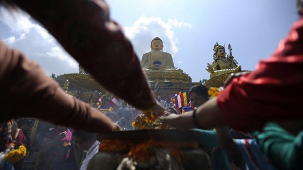 NEPAL, Kathmandu : Nepalese Buddhist offer prayers at Swayambhunath during Buddha Purnima, which marks the Buddha's birthday, in Kathmandu on May 25, 2013. Buddha was born in Lumbini, Nepal some 200 kms southwest of the Kathmandu valley. Buddhists commemorate the birth of Buddha, his attaining enlightenment and his passing away on the full moon day of May which falls on May 25 this year. AFP PHOTO/Prakash MATHEMA