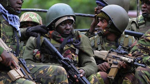 PREPARING FOR BATTLE. Kenya Defense Forces (KDF) arrive on September 22, 2013 at the Westgate mall in Nairobi. AFP / Simon Maina