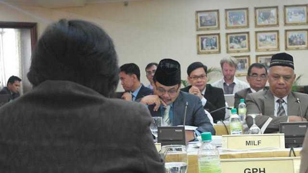 HOPEFUL. The government and the MILF resume talks. File photo by OPAPP