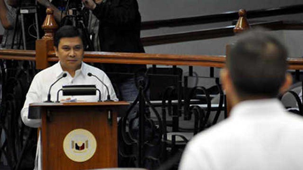 'IMPORTANT FINDINGS.' Senator Jinggoy Estrada cites COA findings to question the conditional cash transfer program, after criticizing the agency for its audit report on the pork barrel scam. File photo from Senate PRIB 