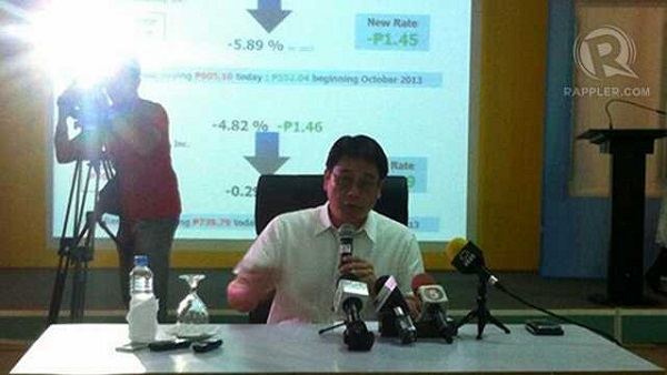 NEW WATER RATES. MWSS acting chief regulator Emmanuel Caparas announces rate cuts effective October 2013. Photo by Judith Balea/Rappler