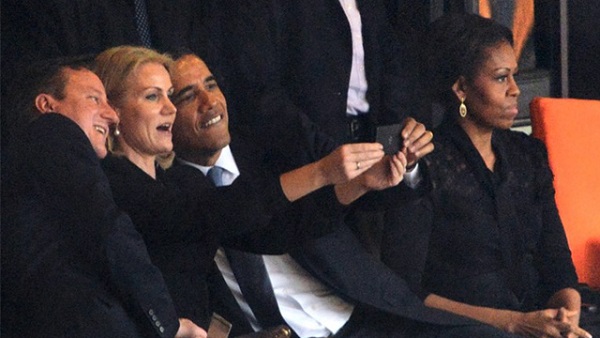 SOUTH AFRICA, Johannesburg : ALTERNATIVE CROP US President Barack Obama (R) and British Prime Minister David Cameron pose for a selfie picture with Denmark's Prime Minister Helle Thorning Schmidt (C) next to US First Lady Michelle Obama (R) during the memorial service of South African former president Nelson Mandela at the FNB Stadium (Soccer City) in Johannesburg on December 10, 2013. Mandela, the revered icon of the anti-apartheid struggle in South Africa and one of the towering political figures of the 20th century, died in Johannesburg on December 5 at age 95. AFP PHOTO / ROBERTO SCHMIDT