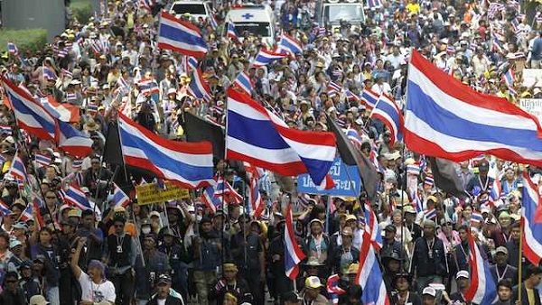 MORE PROTESTS IN BANGKOK. Thai anti-government protesters march on a main street during a rally at Silom road, a major financial and business district in Bangkok, Thailand, 20 December 2013. EPA/Rungroj Yongrit
