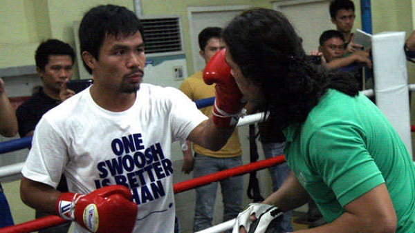 BACK IN TRAINING. Pacquiao resumed training in Manila. Photo by Rappler.