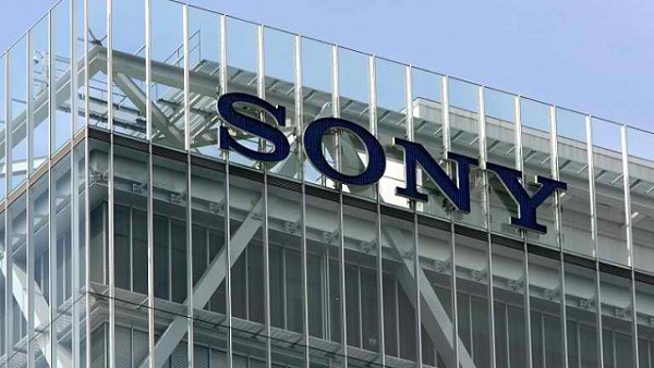 A sign is seen atop the headquarters building of Japan's electronics giant Sony Corp. in Tokyo, 21 June 2007. Photo by AFP / Kazuhiro Nogi