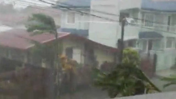 IN THE PATH OF A STORM SURGE. Project NOAH was able to predict a day before Typhoon Yolanda that Tacloban would experience a 4.5-meter (14.7 feet) storm surge. Screen shot from Facebook video of Karl Jake