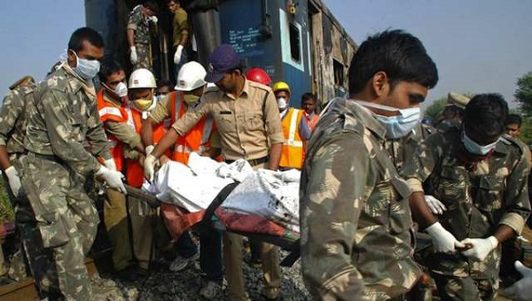 TRAGIC. Fire raced through an Indian train carriage packed with sleeping passengers on Saturday, December 28, killing at least 26 people. Photo by AFP