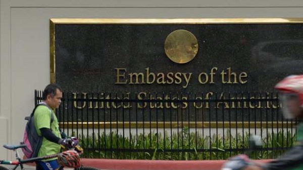 SPY POST? A map leaked by fugitive intelligence officer Edward Snowden shows the US Embassy in Manila as one of 90 'listening posts' used to monitor communications in the region. In this photo, commuters pass in front of the highly-secured US embassy in Manila on July 6, 2013. File photo by AFP/Jay Directo