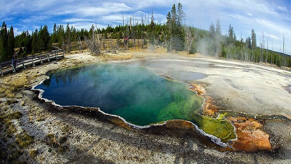 UNITED STATES, YELLOWSTONE NATIONAL PARK : The Abyss geothermal pool is seen October 8, 2012 in Yellowstone National Park in Wyoming. Yellowstone protects 10,000 or so geysers, mudpots, steamvents, and hot springs.Yellowstone National Park is America's first national park. It was established in 1872. Yellowstone extends through Wyoming, Montana, and Idaho. The park's name is derived from the Yellowstone River, which runs through the park. AFP PHOTO/Karen BLEIER