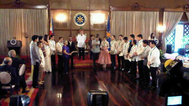 PEACE AMBASSADORS. President Aquino administers the oaths of the celebrity Peace Ambassadors at the Rizal Ceremonial Hall, Malacañan Palace, September 14, 2012. Among the celebrity Peace Ambassadors who took their oaths were apl.de.ap, Anne Curtis, and Gerald Anderson. Photo courtesy of the Official Gazette of the Republic of the Philippines.