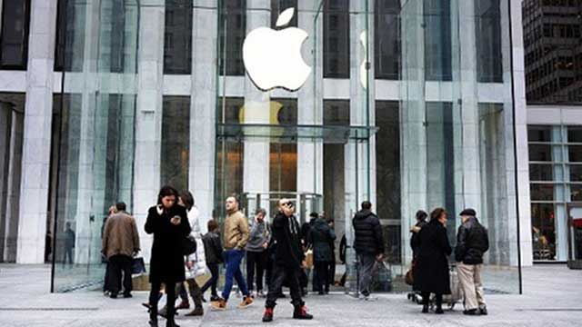 DISAPPOINTING OUTLOOK. Apple shares plunged on January 24, 2013 as markets reacted to a disappointing outlook from the US tech giant despite its record quarterly profits. This file photo of 5th avenue Apple store is from AFP