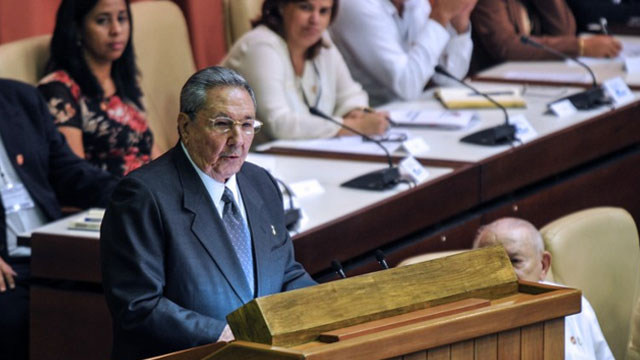 Cuban reelected President Raul Castro (L) delivers a speech during the new National Assembly meeting to choose a Council of State, at the Conventions Palace in Havana on February 24, 2013. AFP PHOTO/ADALBERTO ROQUE