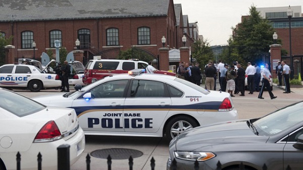 SHOOTING. Police respond to the report of a shooting at the Navy Yard in Washington, DC, where a gunman shot and wounded at least one person. Photo from AFP