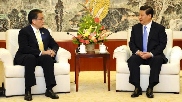MENDING TIES. DILG Secretary Mar Roxas met with Chinese Vice President Xi Jinping on September 22, 2012. Photo courtesy of Xinhua/Xie Huanchi