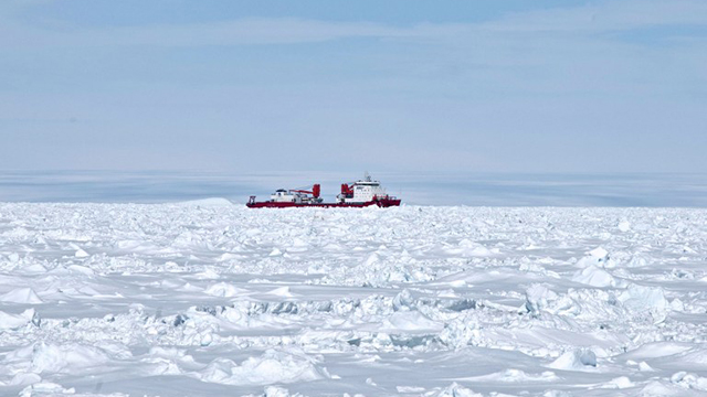 TRAPPED. This photo taken on January 2 shows the Chinese vessel Xue Long from the bridge of the Aurora Australis ship off Antarctica, both in the frozen waters to help rescue a nearby Russian research ship. Photo by Jessica Fitzpatrick/Agence France-Presse