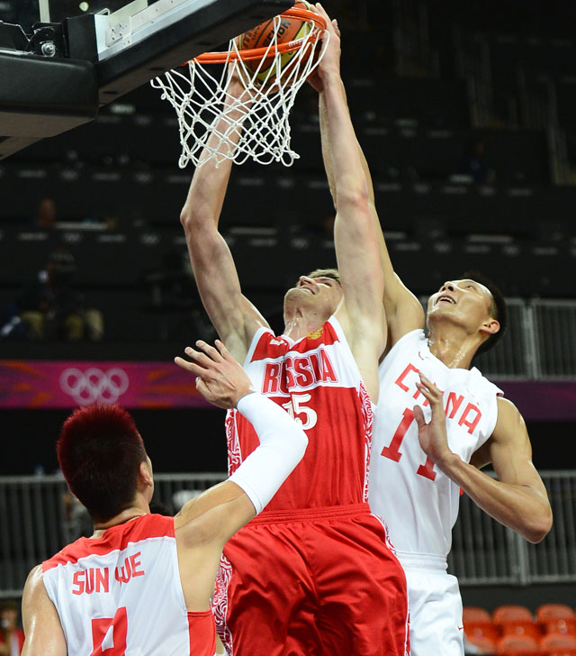 HEIR APPARENT. Yi inherited Yao Ming's place as China's top basketball player. Photo by EPA/Larry Smith.