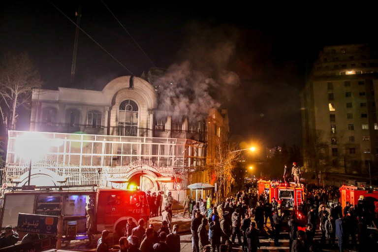 Iranian protesters set fire to the Saudi Embassy in Tehran during a demonstration against the execution of prominent Shiite Muslim cleric Nimr al-Nimr by Saudi authorities, on January 2, 2016. AFP PHOTO / ISNA / MOHAMMADREZA NADIMI