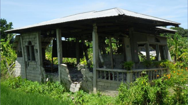 COMMON HOUSE. Concrete hollow block (CHB) houses are common in the Philippines because they are cheap and easy to construct. Photo from PHIVOLCS