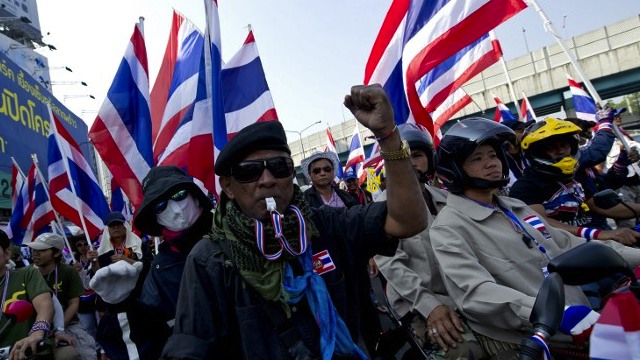 PROTESTS. Thai anti-government protesters parade during a rally in Bangkok on January 19, 2014. Pornchai Kittiwongsakul/AFP