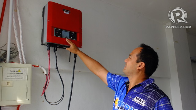 SUN-POWERED. Mike De Guzman has installed a device that turns electricity generated by his solar panels into a form that can power his appliances. All photos by Pia Ranada/Rappler