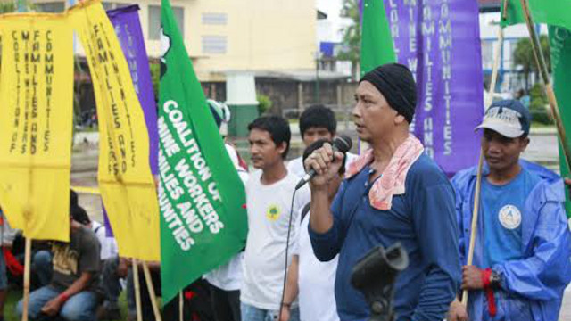 PROTEST. Members of Mine Workers, Families, and Community CMWFC stage a protest rally to get support from local officials to lift the suspension order that the DENR issued against the 4 mining companies in Sta. Cruz, Zambales. Photo from Randy Datu